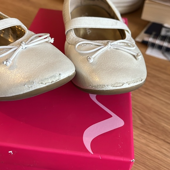 Nina Esther-T Ivory Pearlized Girl’s Shoes - Picture 2 of 8